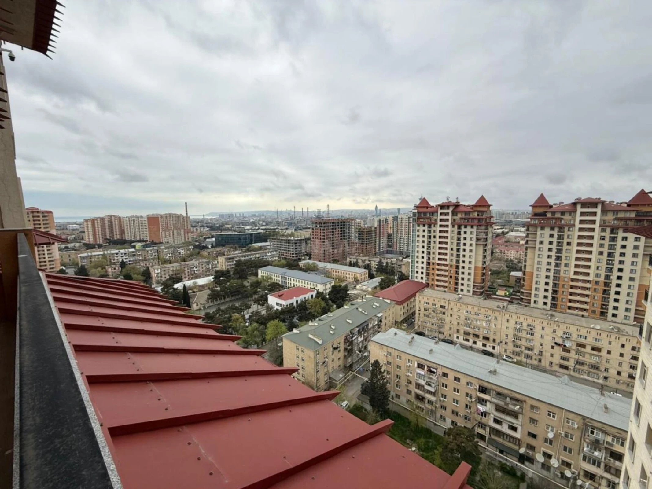 Satılır 4 otaqlı mənzil 200 m²