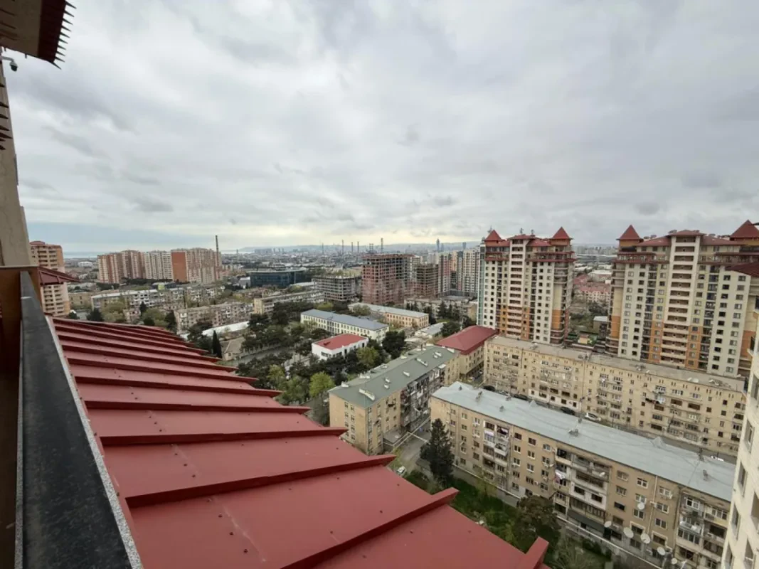 Satılır 4 otaqlı mənzil 200 m²