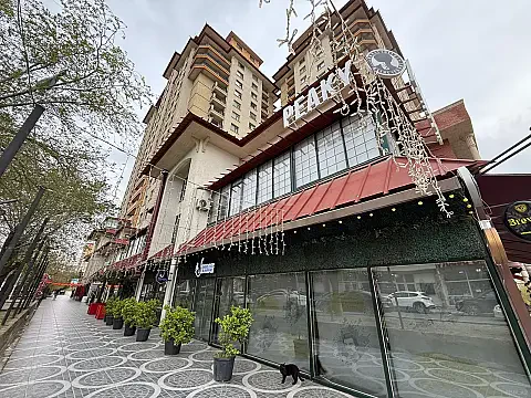 Satılır 4 otaqlı mənzil 200 m²