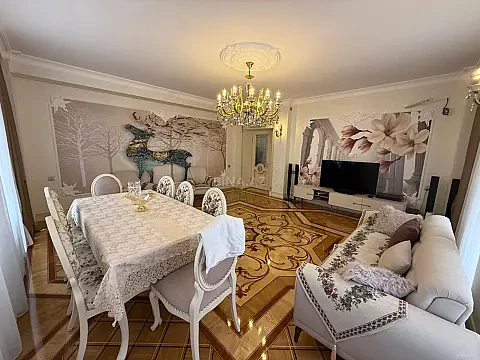 Satılır 4 otaqlı mənzil 200 m²