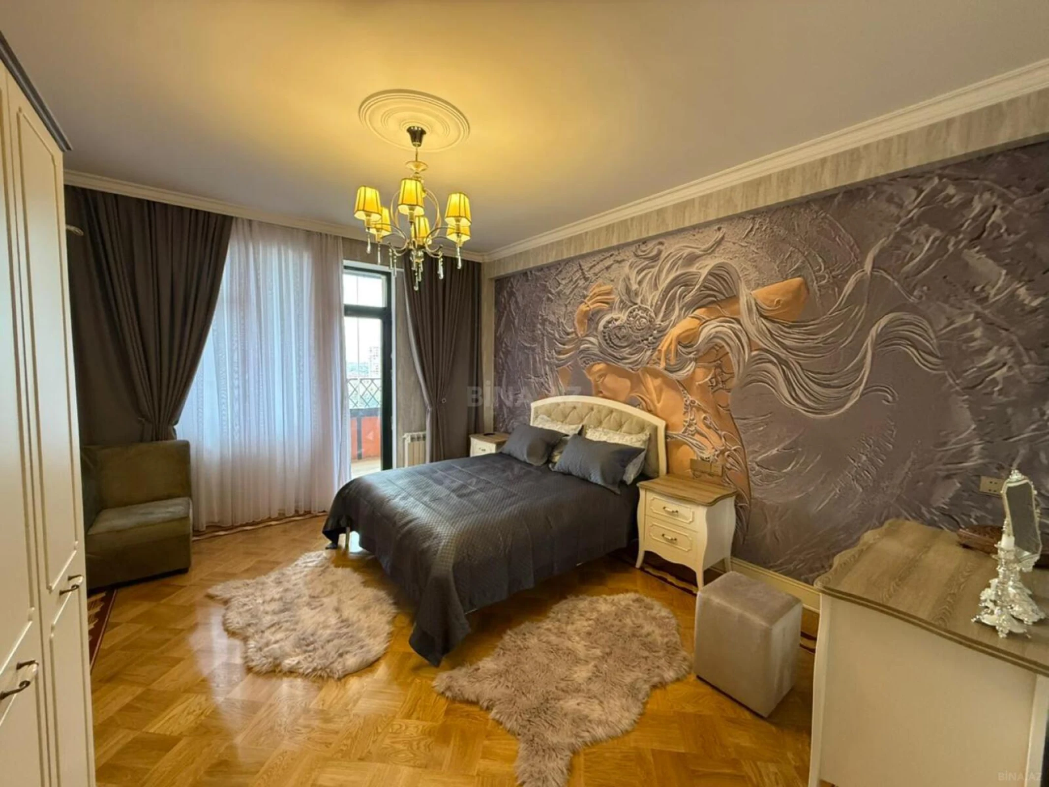 Satılır 4 otaqlı mənzil 200 m²