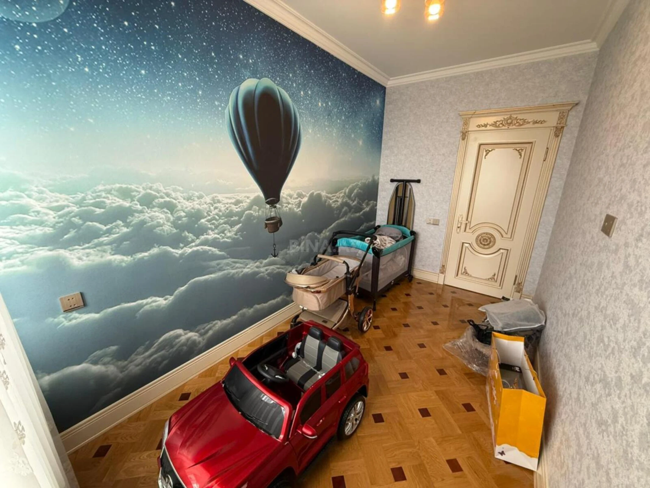 Satılır 4 otaqlı mənzil 200 m²