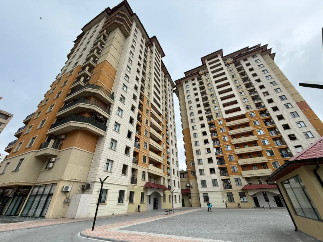 Satılır 4 otaqlı mənzil 200 m²
