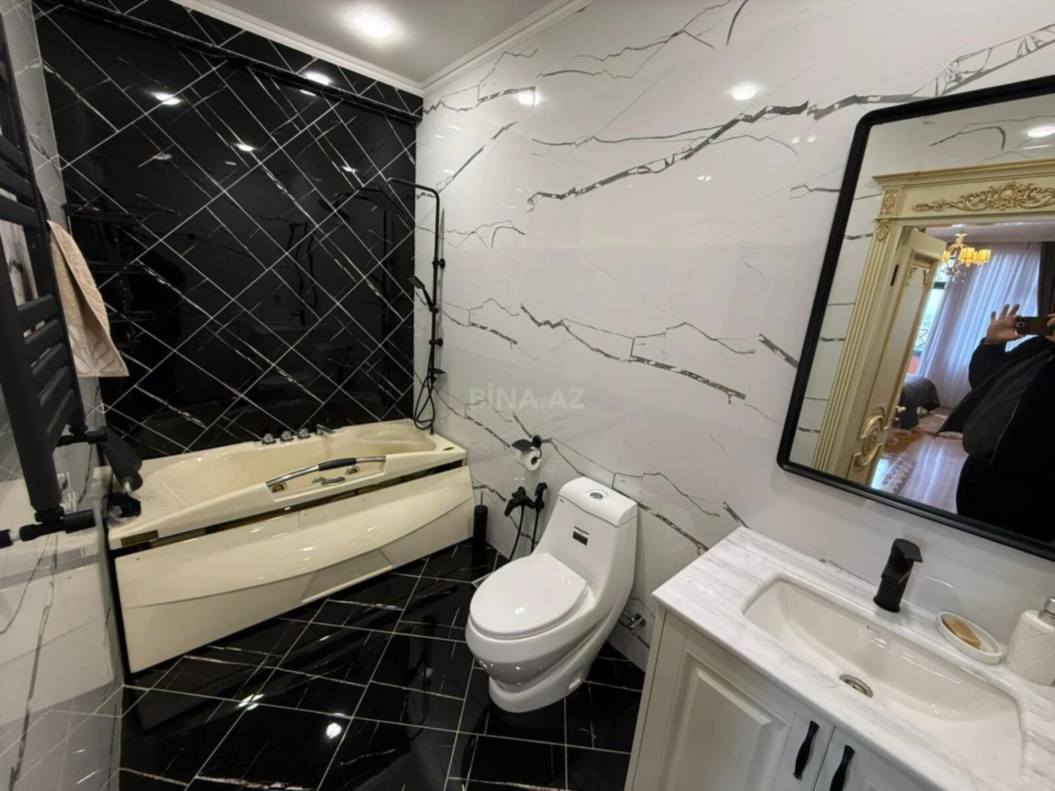 Satılır 4 otaqlı mənzil 200 m²
