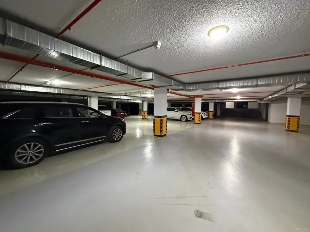 Satılır 4 otaqlı mənzil 200 m²