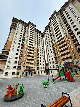 Satılır 4 otaqlı mənzil 200 m²