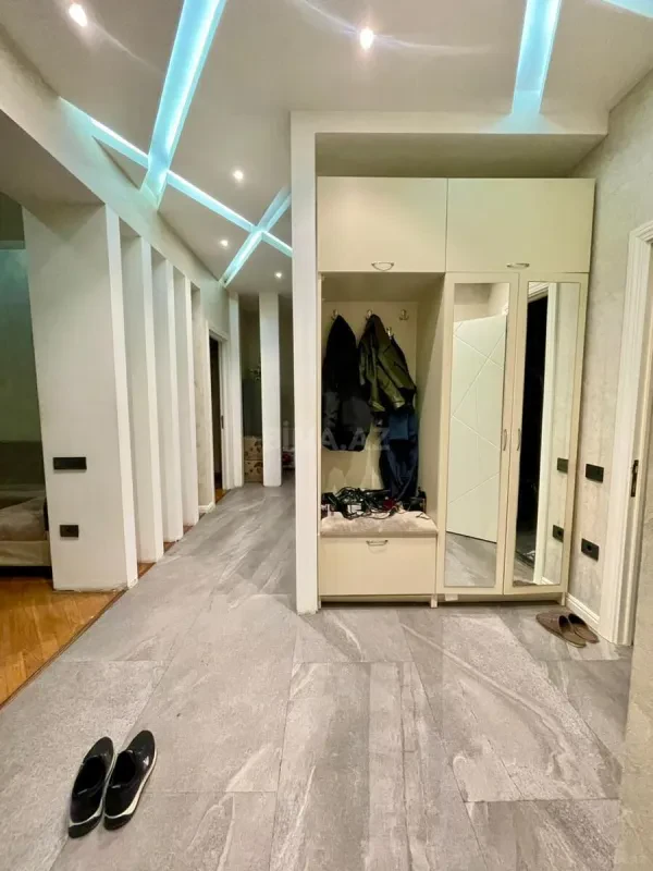 Kirayə verilir 2 otaqlı mənzil 70 m²