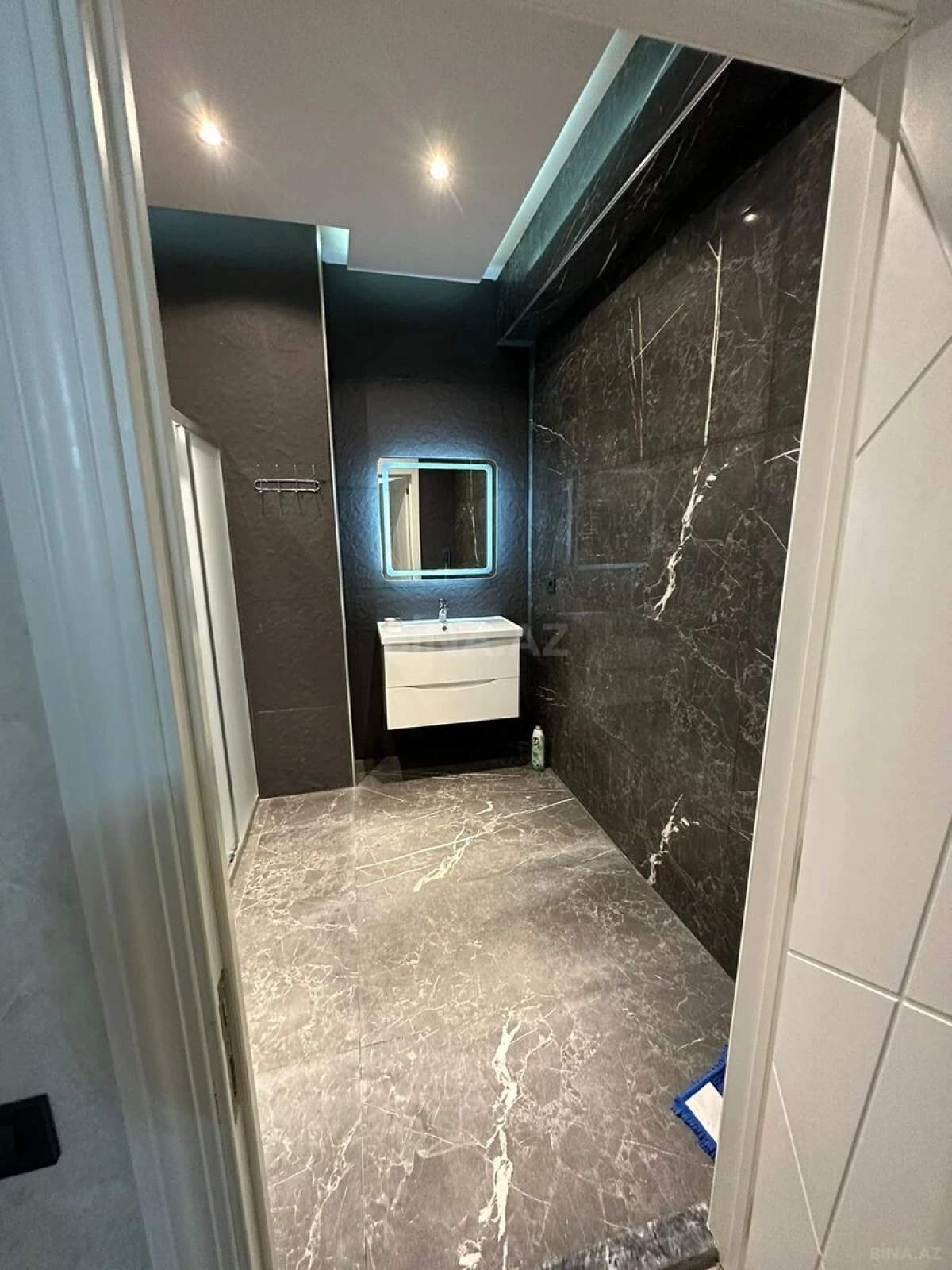 Kirayə verilir 2 otaqlı mənzil 70 m²