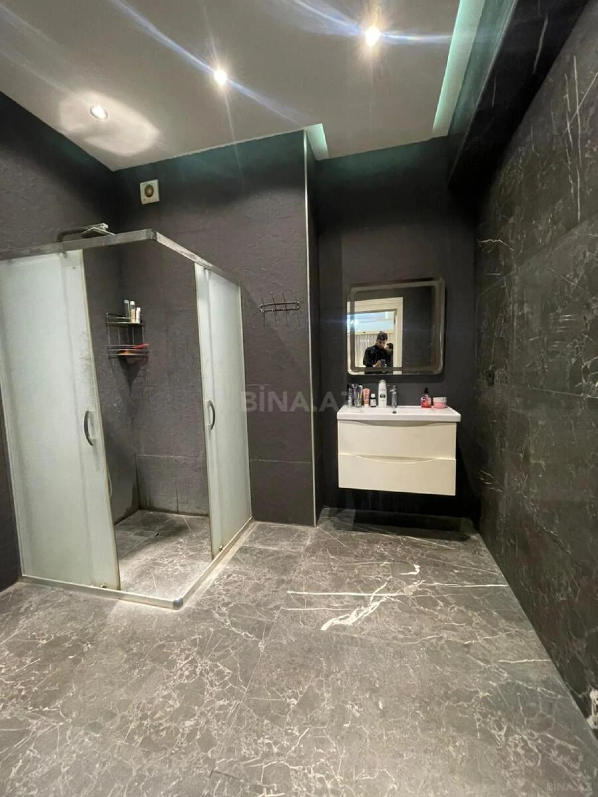 Kirayə verilir 2 otaqlı mənzil 70 m²