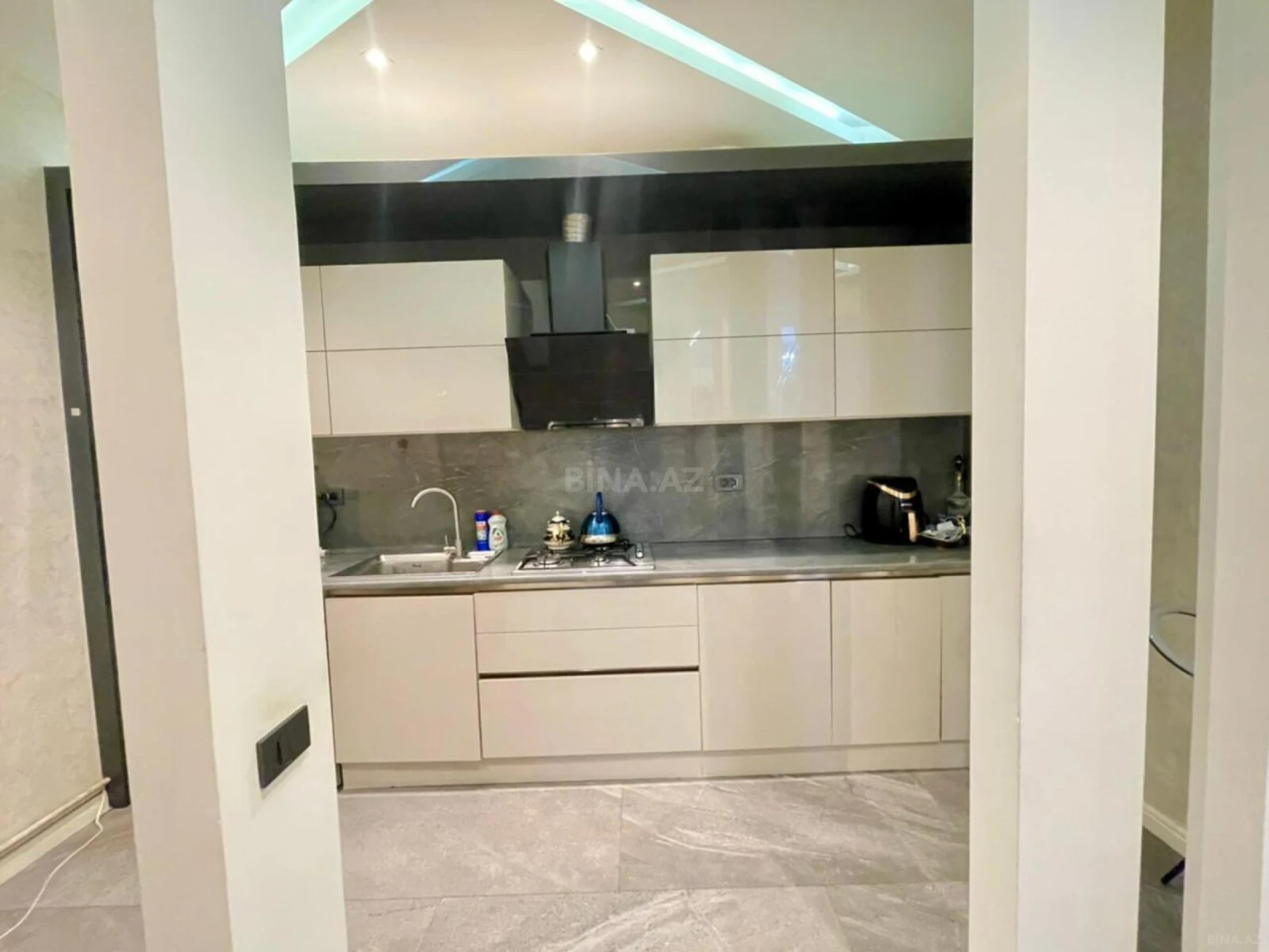 Kirayə verilir 2 otaqlı mənzil 70 m²