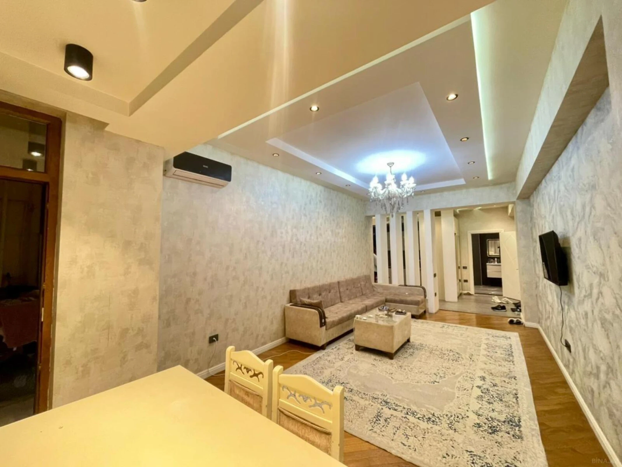 Kirayə verilir 2 otaqlı mənzil 70 m²