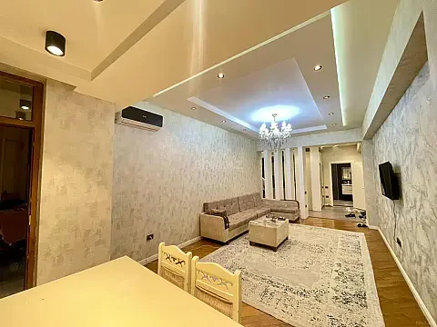 Kirayə verilir 2 otaqlı mənzil 70 m²
