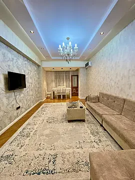 Kirayə verilir 2 otaqlı mənzil 70 m²