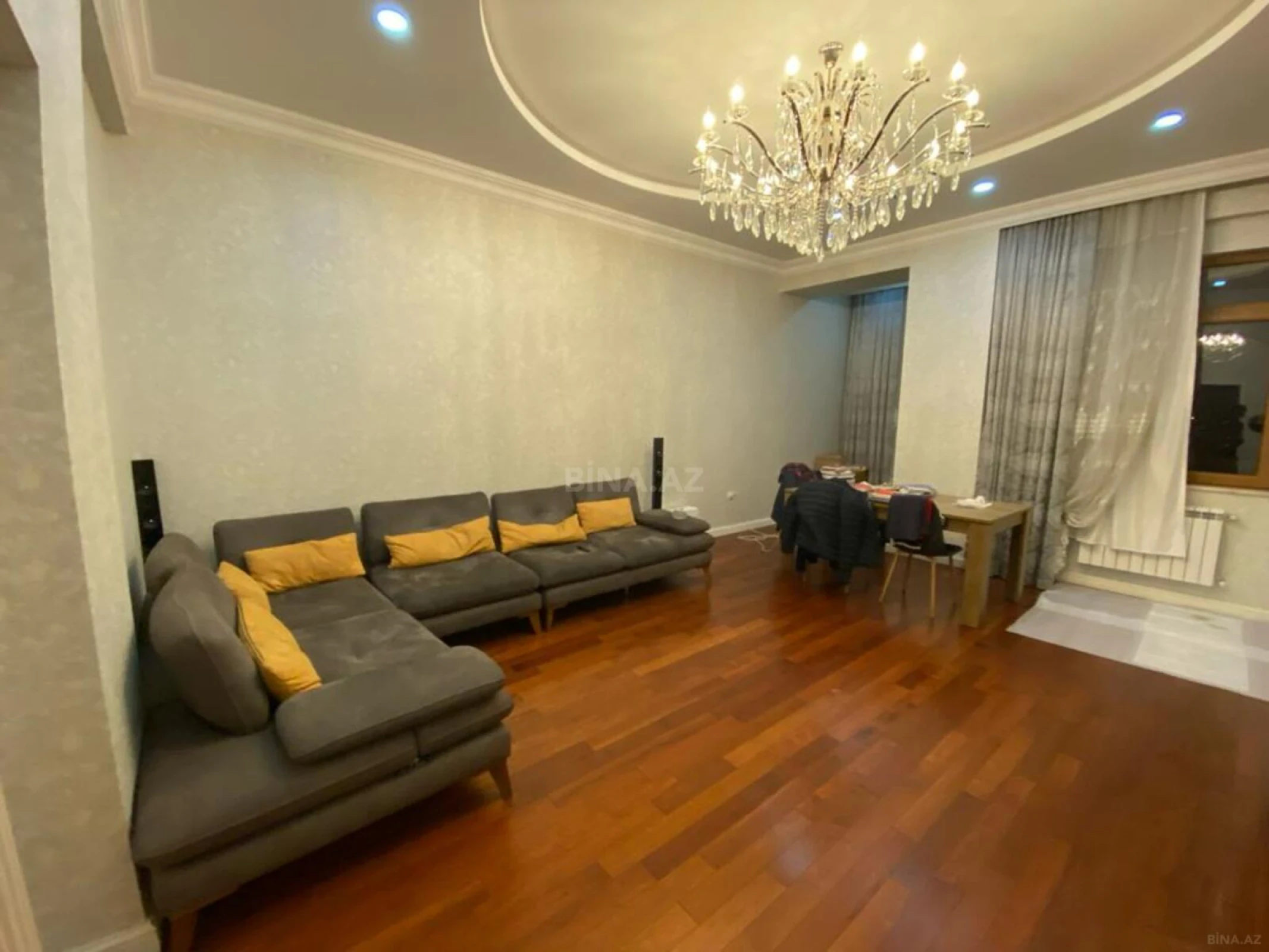 Kirayə verilir 3 otaqlı mənzil 138 m²