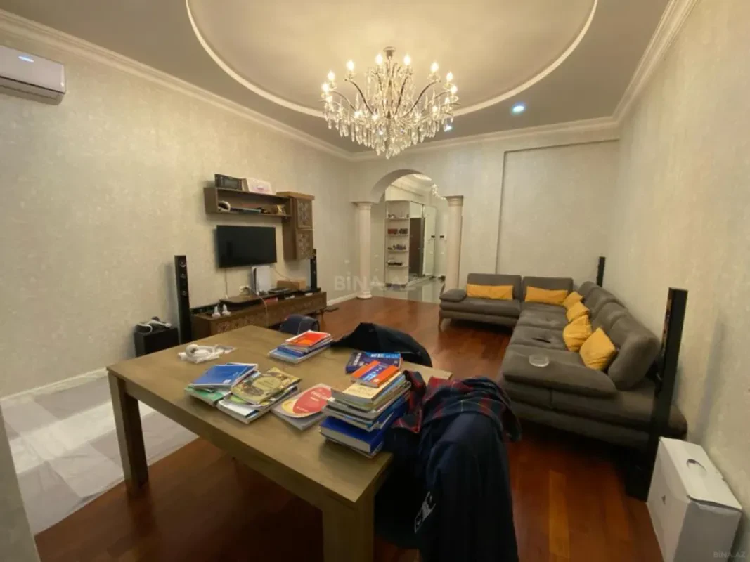 Kirayə verilir 3 otaqlı mənzil 138 m²