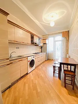 Kirayə verilir 2 otaqlı mənzil 90 m²
