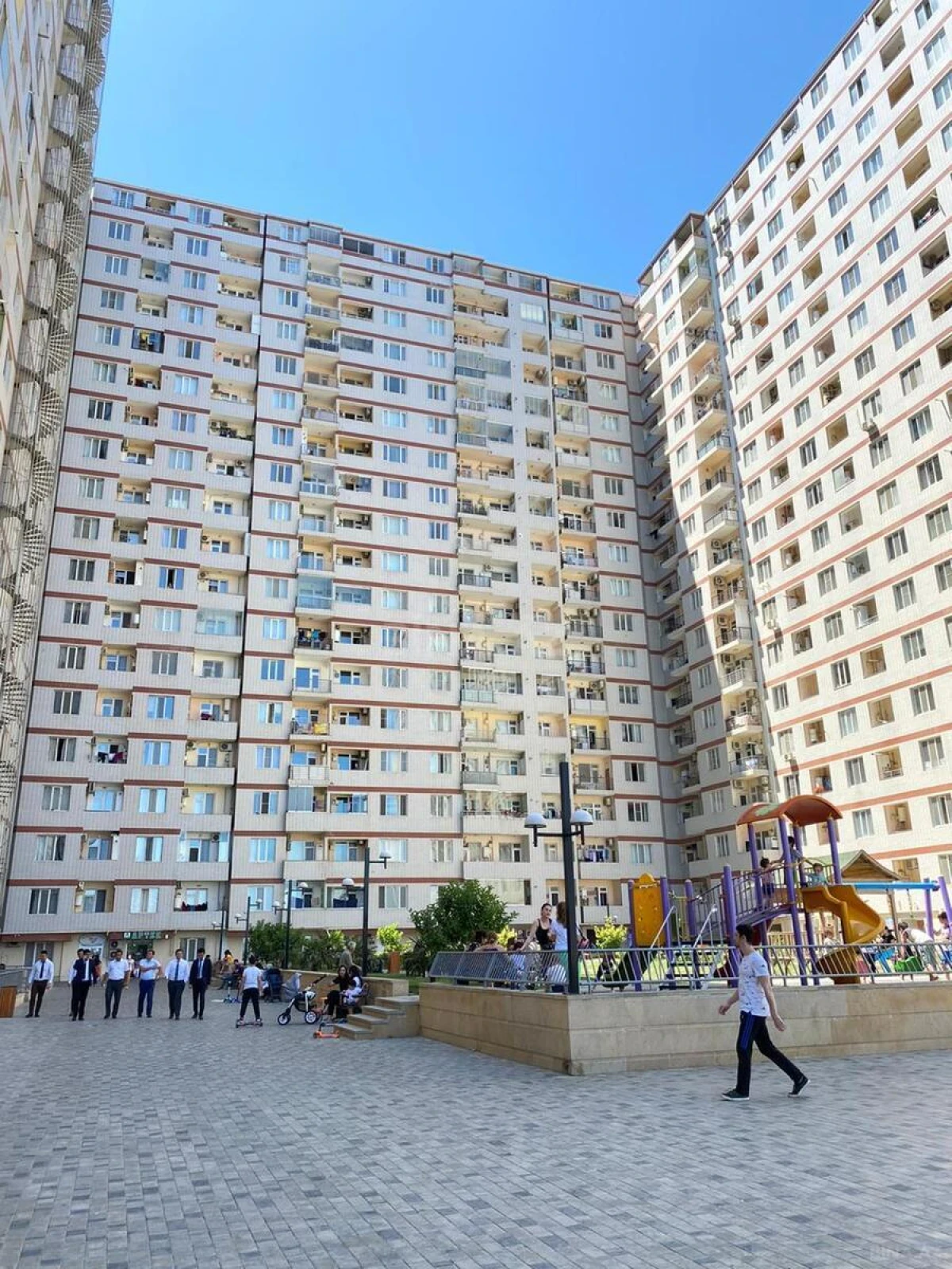 Kirayə verilir 2 otaqlı mənzil 90 m²