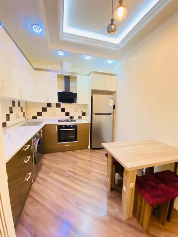 Kirayə verilir 2 otaqlı mənzil 80 m²