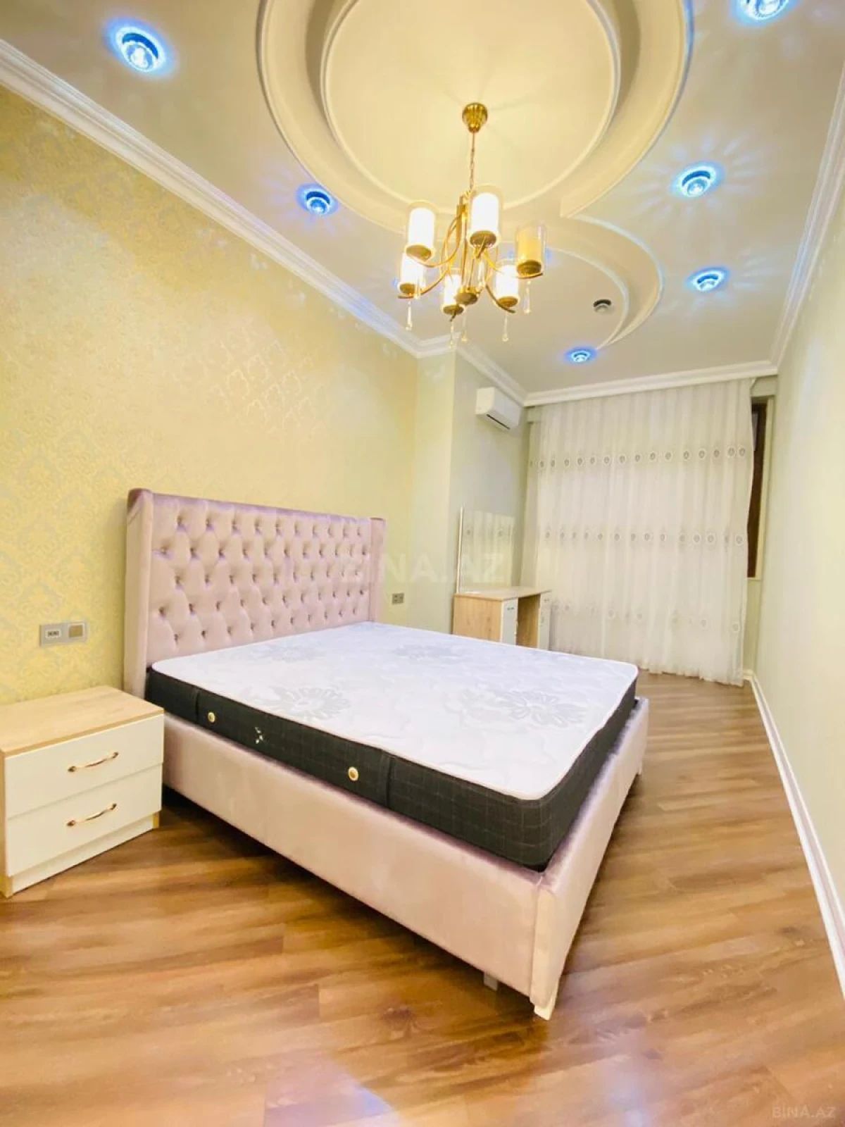 Kirayə verilir 2 otaqlı mənzil 80 m²
