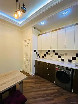 Kirayə verilir 2 otaqlı mənzil 80 m²