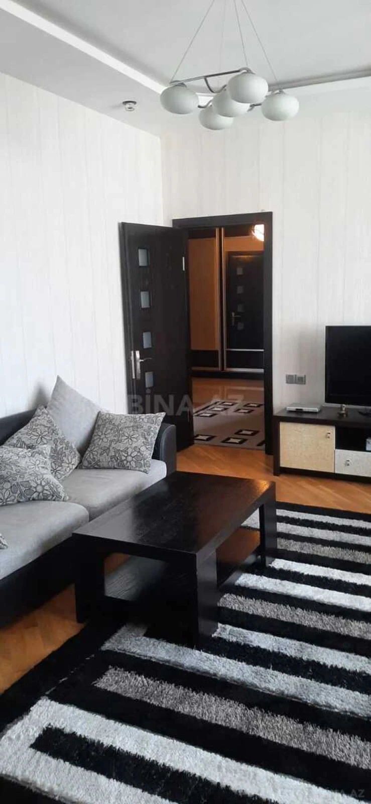 Kirayə verilir 2 otaqlı mənzil 100 m²