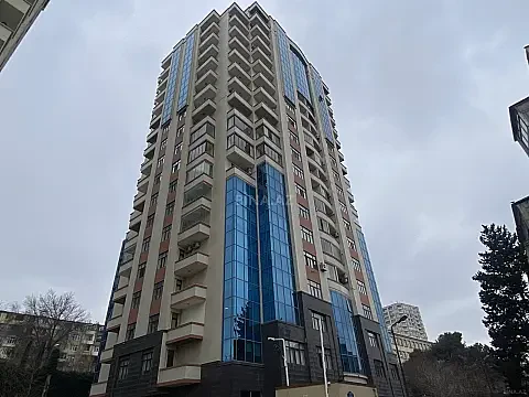Satılır 4 otaqlı mənzil 210 m²
