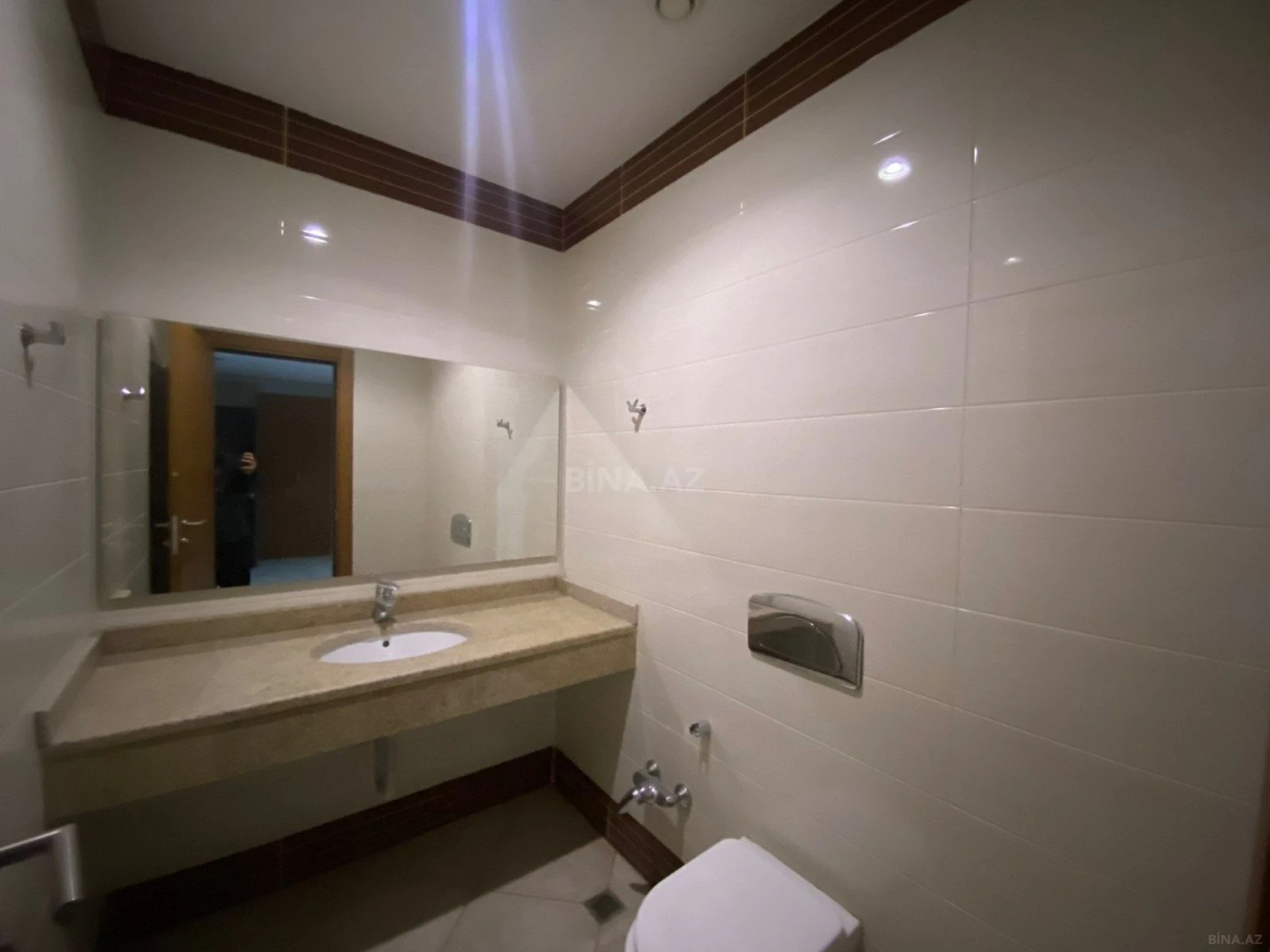 Satılır 4 otaqlı mənzil 210 m²