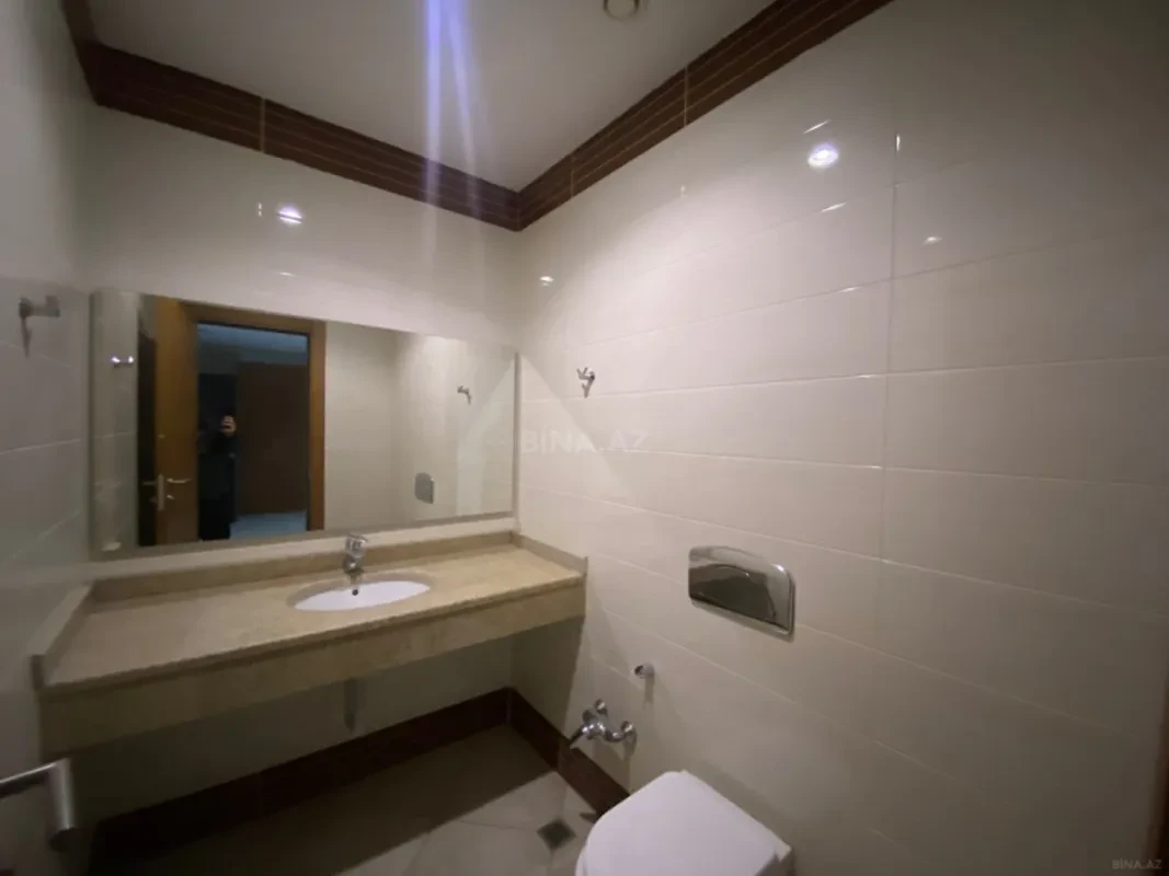 Satılır 4 otaqlı mənzil 210 m²