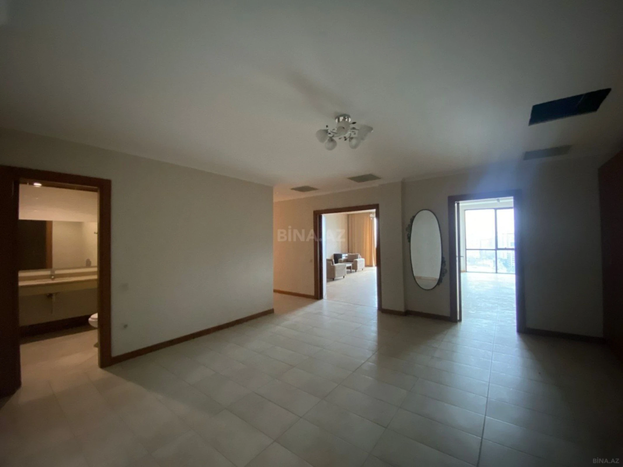 Satılır 4 otaqlı mənzil 210 m²