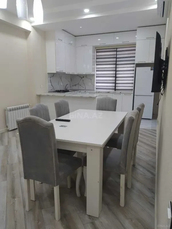 Kirayə verilir 2 otaqlı mənzil 70 m²