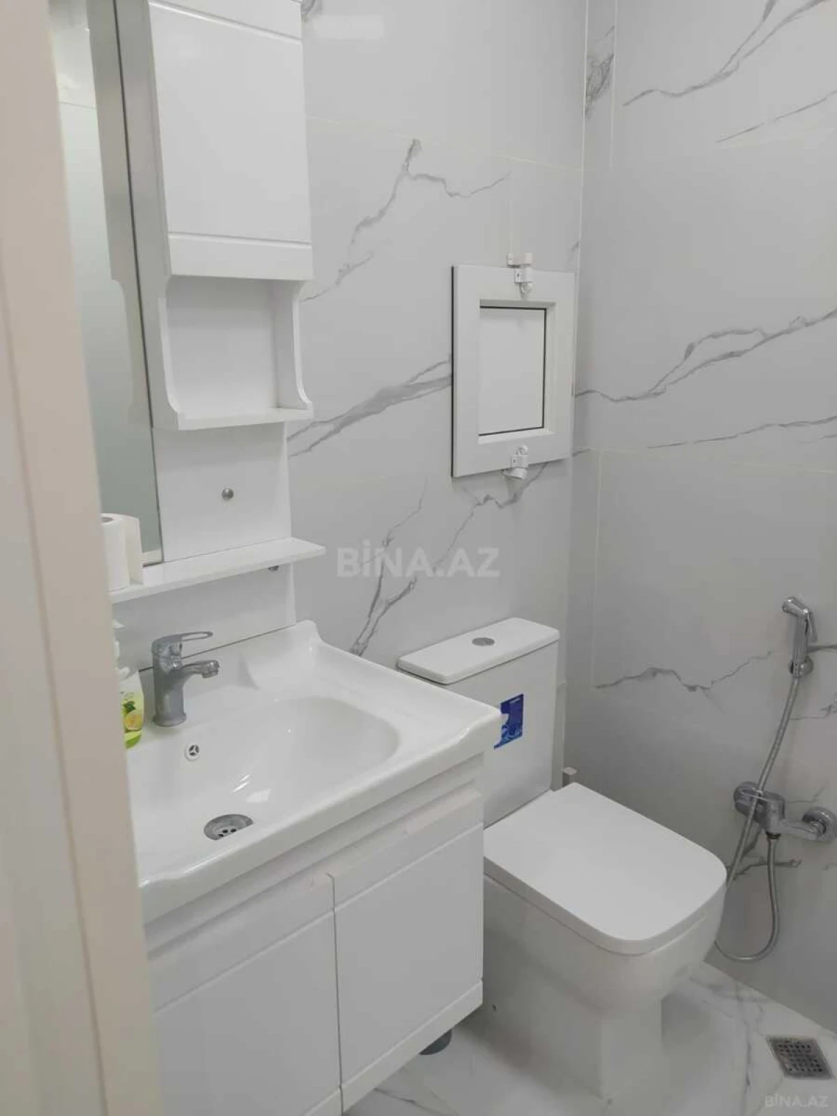 Kirayə verilir 2 otaqlı mənzil 70 m²