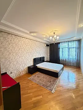 Kirayə verilir 3 otaqlı mənzil 145 m²