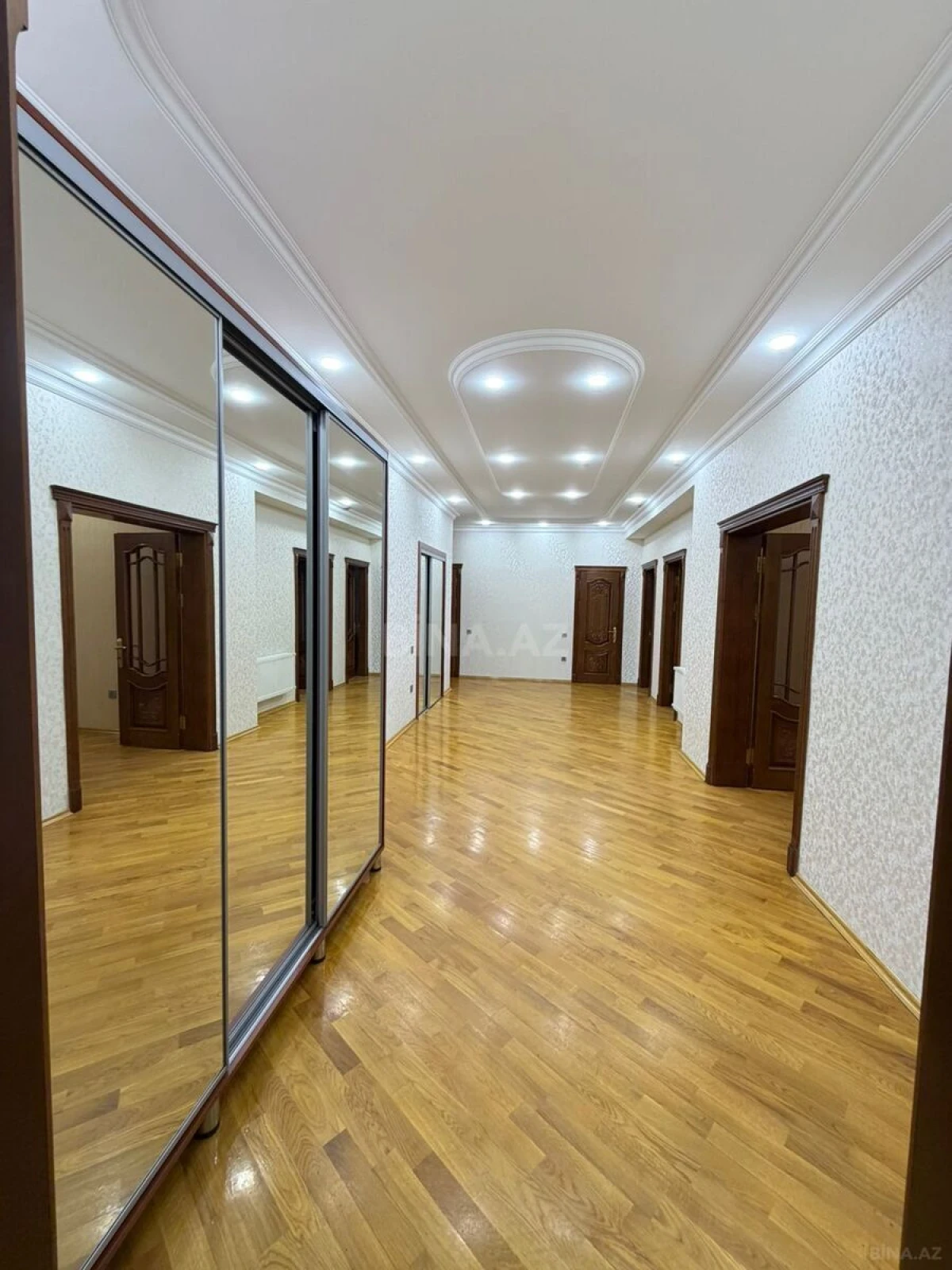 Kirayə verilir 3 otaqlı mənzil 145 m²