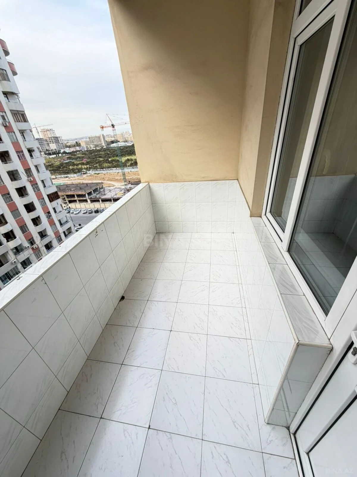 Kirayə verilir 3 otaqlı mənzil 145 m²