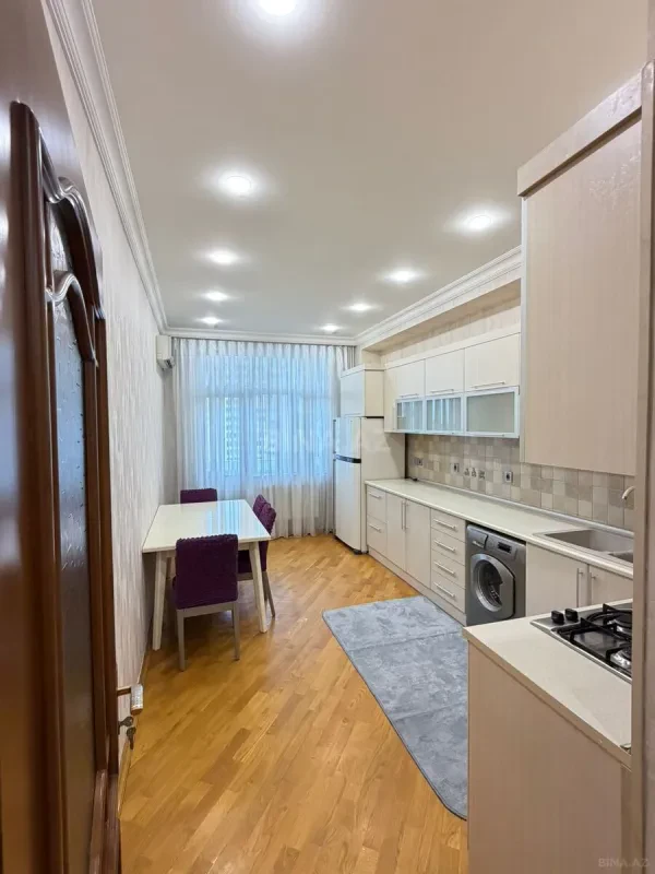 Kirayə verilir 3 otaqlı mənzil 145 m²