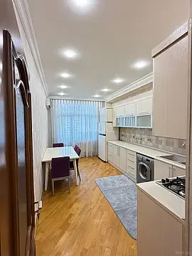 Kirayə verilir 3 otaqlı mənzil 145 m²