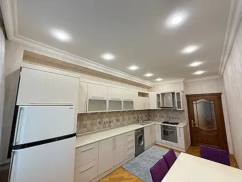 Kirayə verilir 3 otaqlı mənzil 145 m²