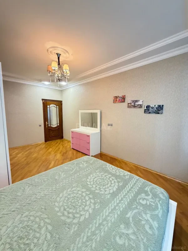 Kirayə verilir 3 otaqlı mənzil 145 m²