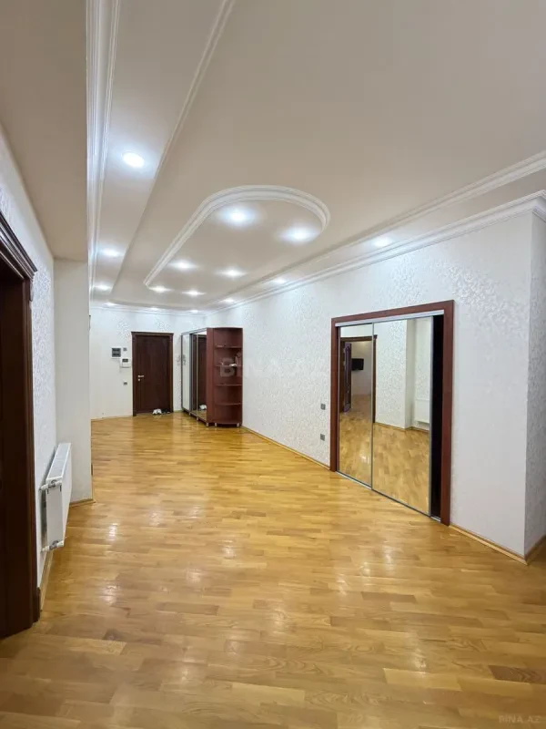 Kirayə verilir 3 otaqlı mənzil 145 m²