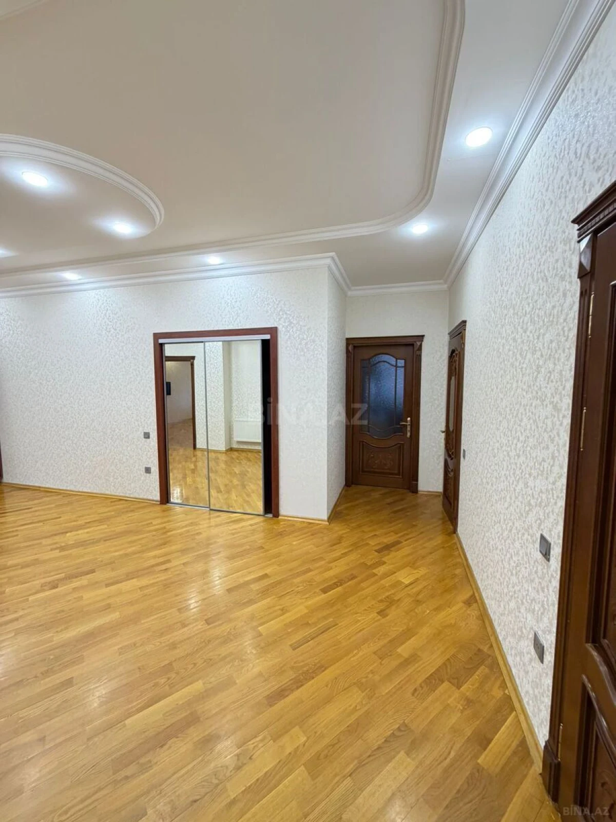 Kirayə verilir 3 otaqlı mənzil 145 m²