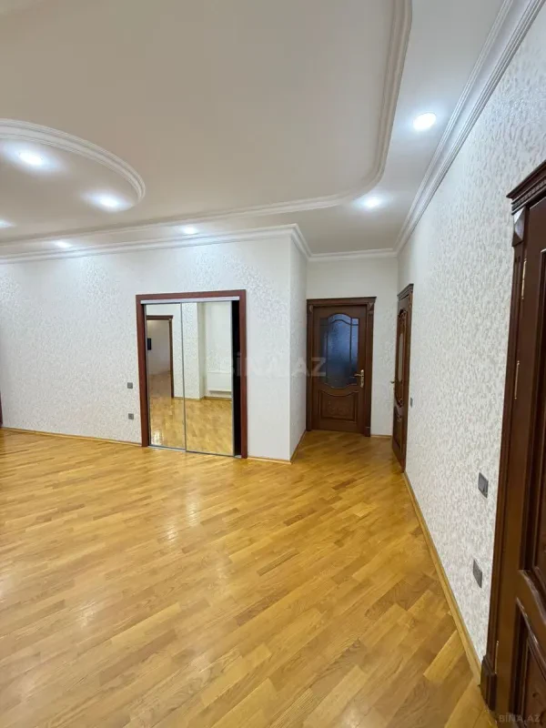 Kirayə verilir 3 otaqlı mənzil 145 m²