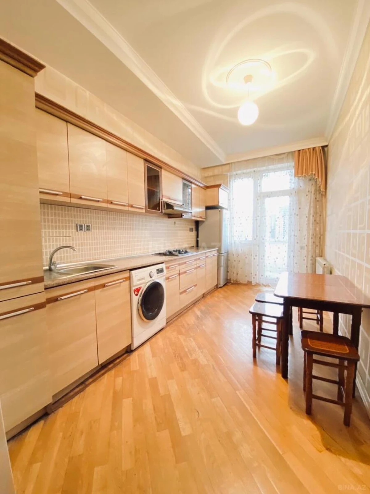 Kirayə verilir 2 otaqlı mənzil 90 m²