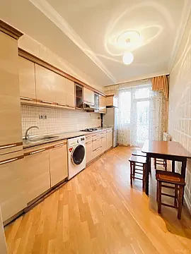 Kirayə verilir 2 otaqlı mənzil 90 m²
