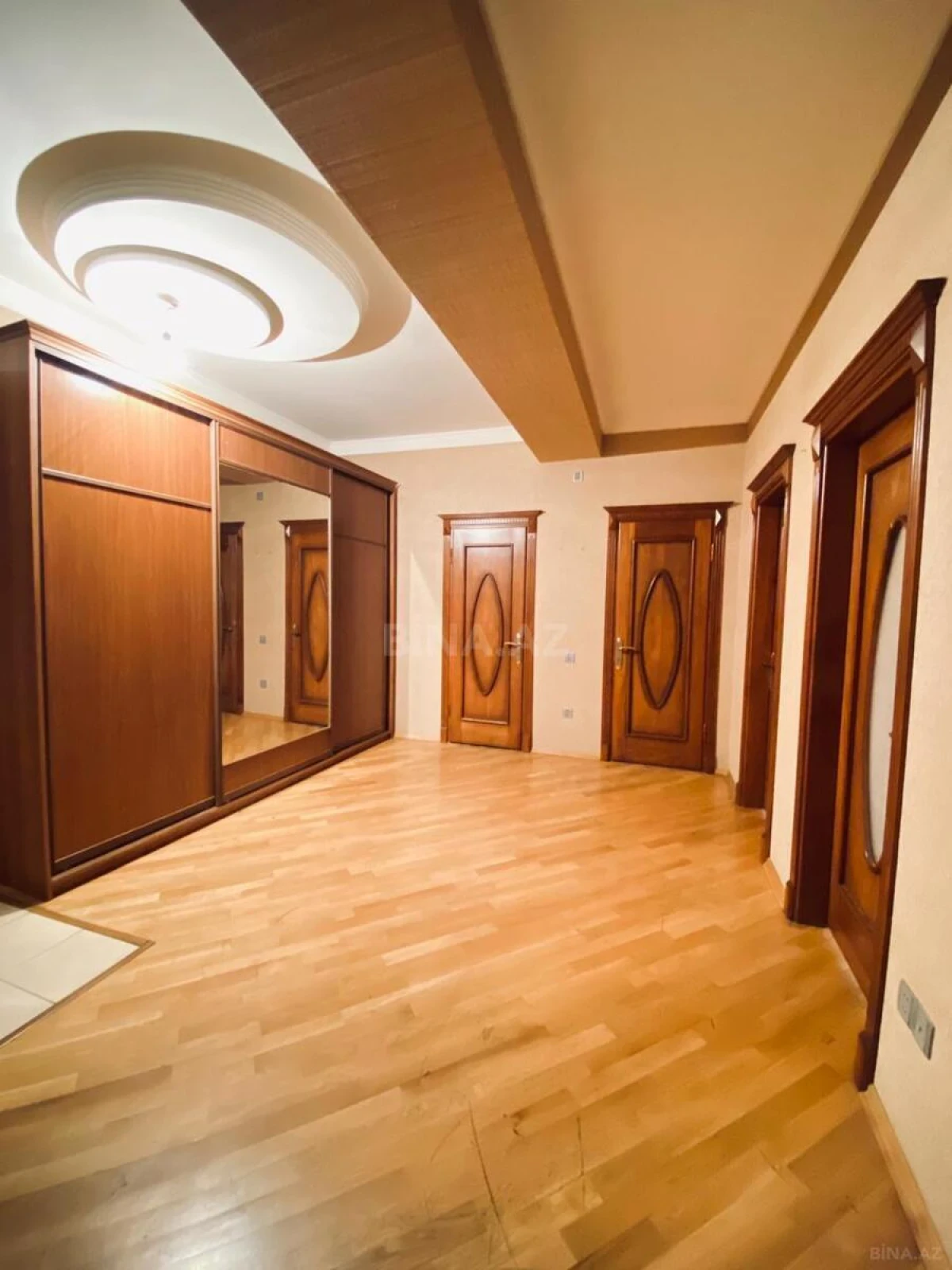 Kirayə verilir 2 otaqlı mənzil 90 m²