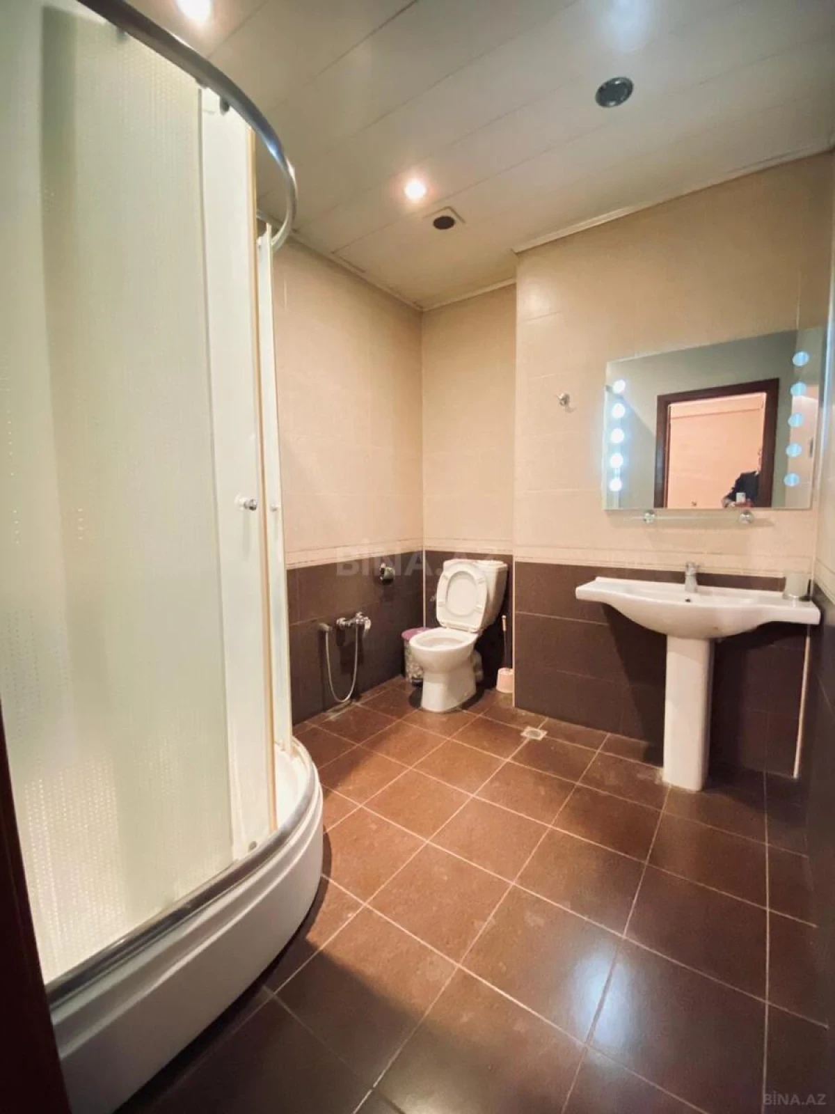 Kirayə verilir 2 otaqlı mənzil 90 m²