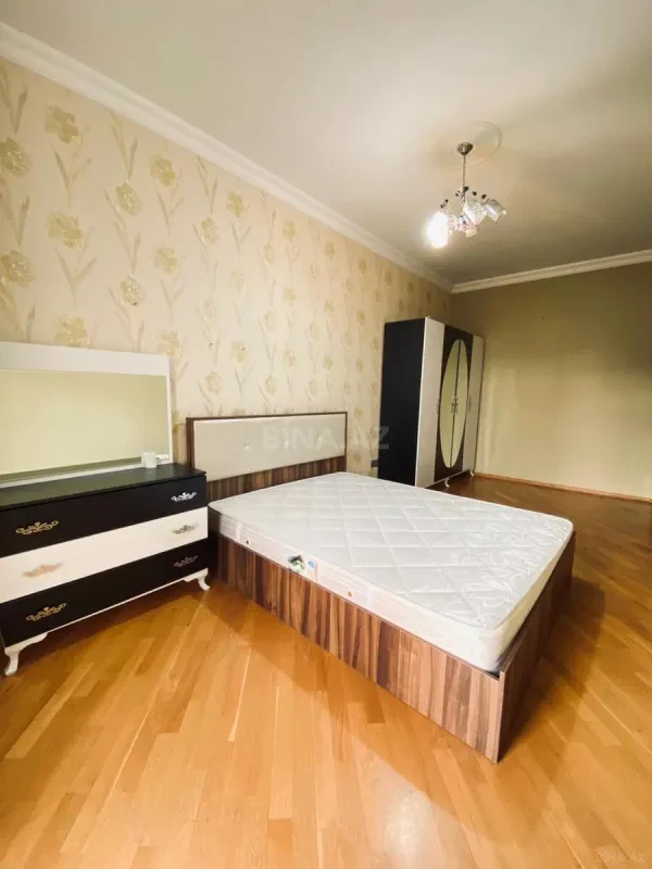 Kirayə verilir 2 otaqlı mənzil 90 m²