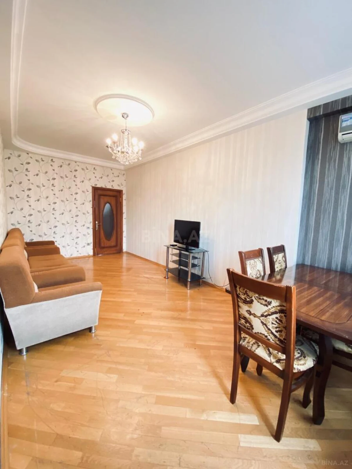 Kirayə verilir 2 otaqlı mənzil 90 m²