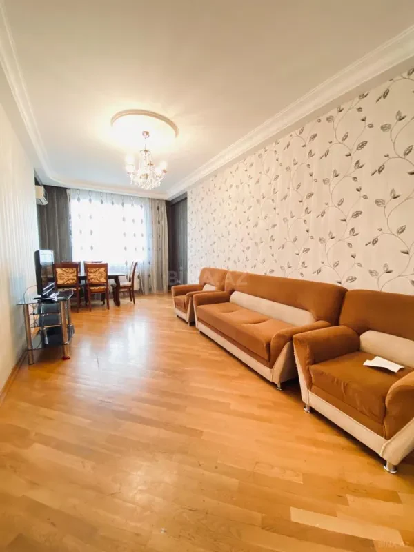 Kirayə verilir 2 otaqlı mənzil 90 m²
