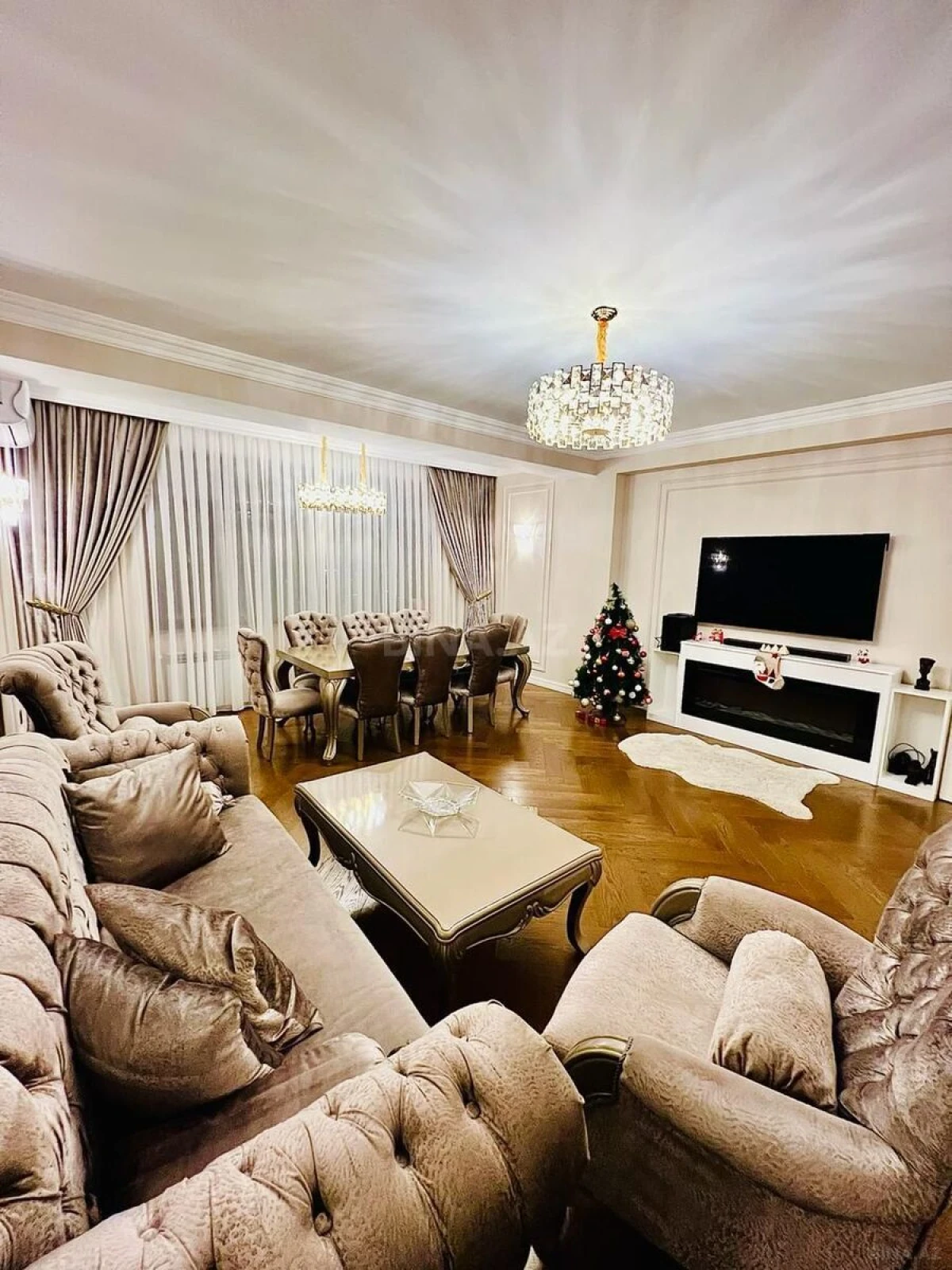 Satılır 4 otaqlı mənzil 140 m²