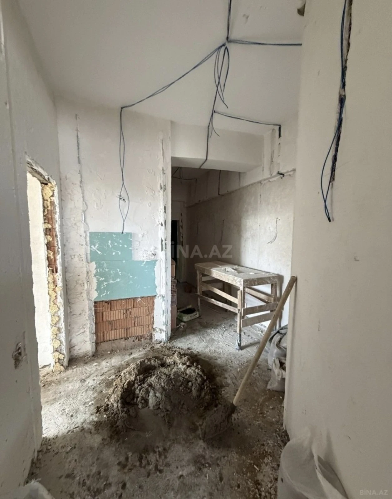 Satılır 3 otaqlı mənzil 125 m²